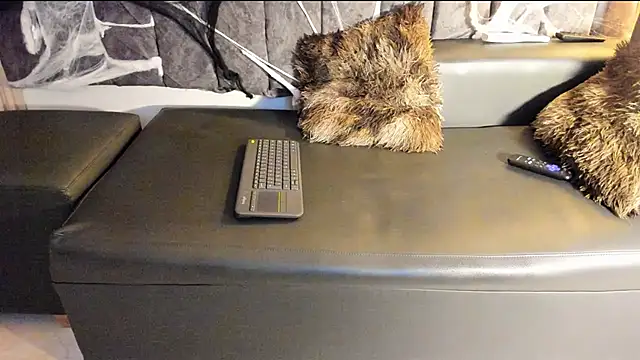 Rowan Mills online show from November 2, 2025, 8:22 pm