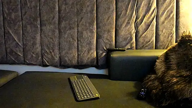 Rowan Mills online show from November 4, 2025, 8:30 pm