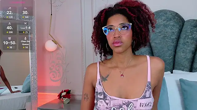 Charlotte-Novac online show from November 5, 2025, 2:06 pm