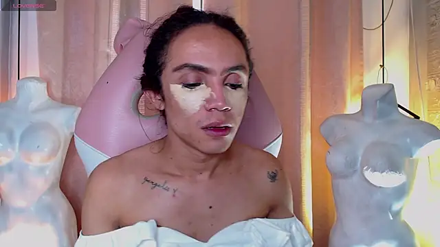 Cristal Gem1 online show from April 17, 2026, 8:45 pm