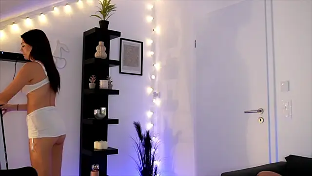 SophieFleur online show from October 15, 2025, 1:11 pm