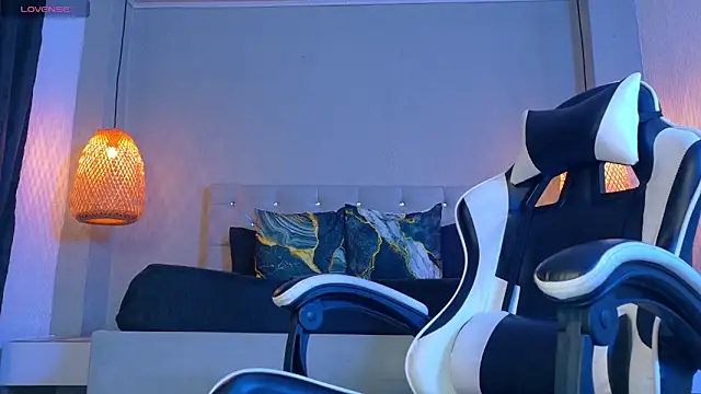 Thaiel Fosteer online show from April 20, 2026, 7:11 am