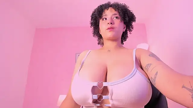 LiaaMoretzz online show from November 2, 2025, 1:08 am