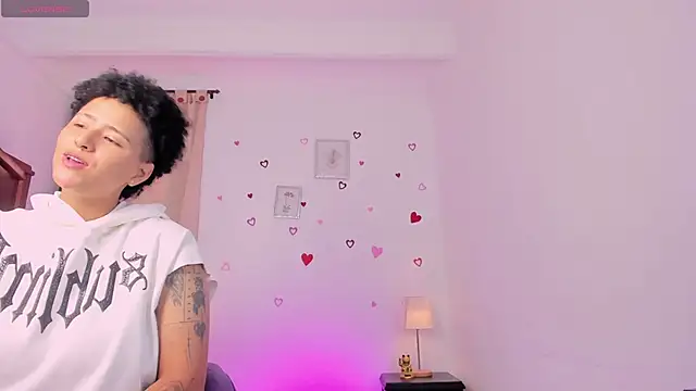 LiaaMoretzz online show from April 19, 2026, 3:06 am