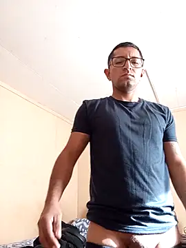 aquel boy xx online show from October 27, 2025, 8:46 pm