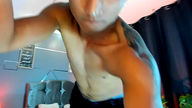 oliver mr  online show from October 31, 2025, 9:49 pm