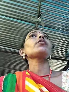 Snapshot of Pooja750 chatting on October 2, 2025, 1:23 am Pooja750 online show from October 2, 2025, 1:23 am