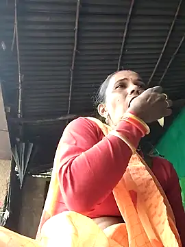 Snapshot of Pooja750 chatting on October 17, 2025, 8:28 am Pooja750 online show from October 17, 2025, 8:28 am