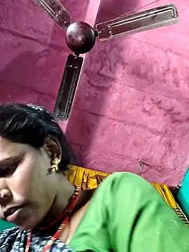 Snapshot of Pooja750 chatting on October 19, 2025, 5:19 am Pooja750 online show from October 19, 2025, 5:19 am