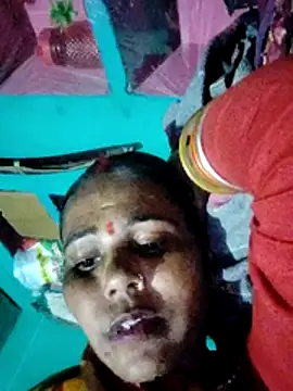 Snapshot of Pooja750 chatting on November 2, 2025, 1:24 pm Pooja750 online show from November 2, 2025, 1:24 pm