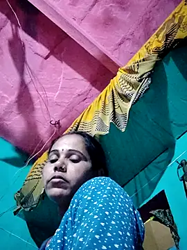 Pooja750 online show from December 14, 2025, 6:23 pm