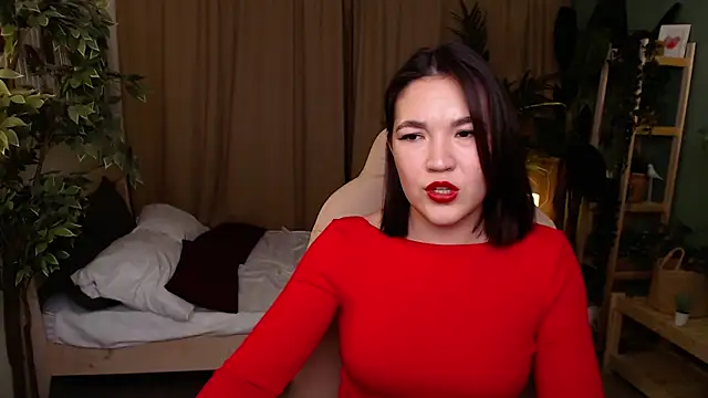 Halle Berrry online show from November 14, 2025, 2:05 pm