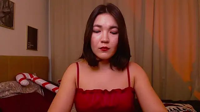 Halle Berrry online show from December 18, 2025, 2:12 pm