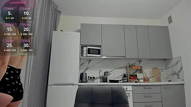 Miriamleroy  online show from November 5, 2025, 9:15 pm