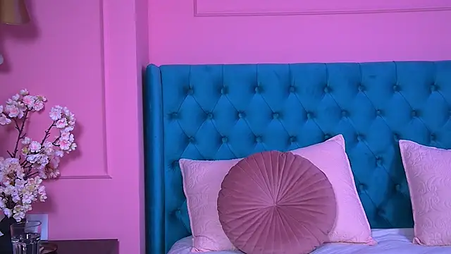 AlyraRose online show from October 7, 2025, 4:04 pm