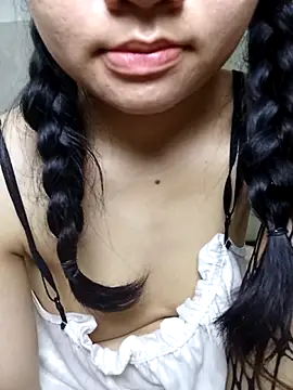 Snapshot of Viviann08 chatting on April 8, 2026, 4:40 pm Viviann08 online show from April 8, 2026, 4:40 pm