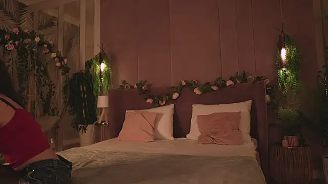 Snapshot of MaryNixon_ chatting on October 21, 2025, 5:19 am MaryNixon online show from October 21, 2025, 5:19 am