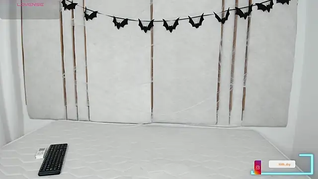 Lilith dry online show from October 15, 2025, 1:11 pm