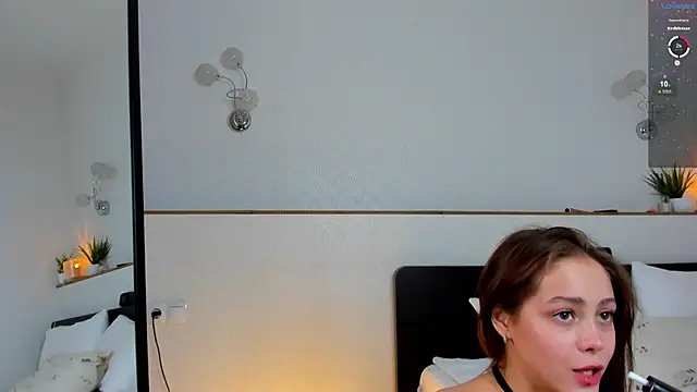 charlottacardi online show from October 30, 2025, 3:08 am