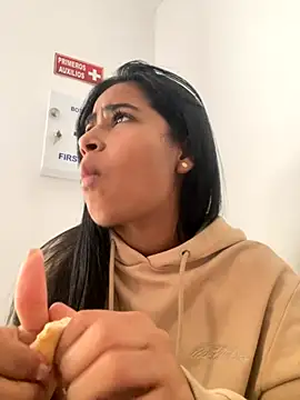 zoe evans5 online show from September 10, 2025, 11:32 am