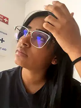 zoe evans5 online show from September 11, 2025, 11:43 am