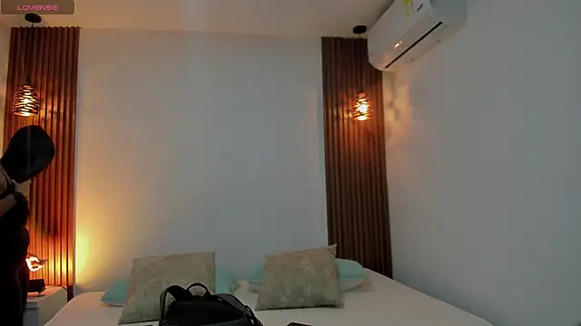 zoe evans5 online show from October 22, 2025, 11:32 am