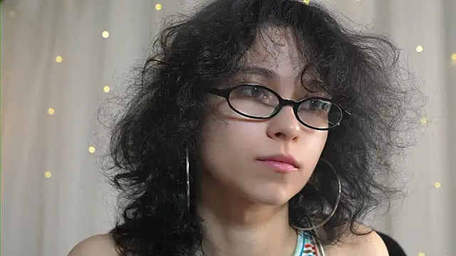 MimiLicks online show from October 24, 2025, 8:00 am