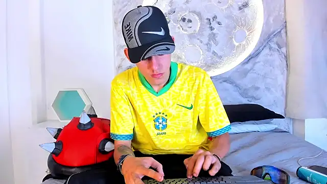 mikebenefleck 1 online show from September 19, 2025, 8:20 pm