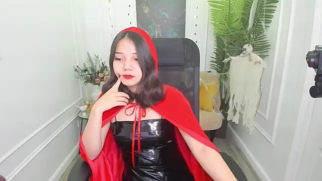 ElliVensda online show from October 17, 2025, 12:41 pm