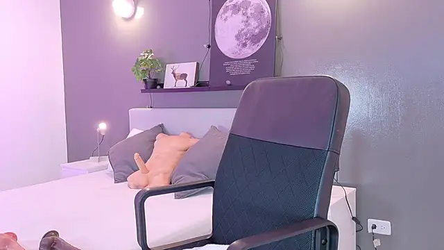 LunaaLenoxx   online show from September 17, 2025, 7:37 pm