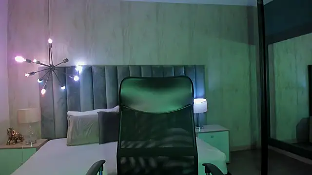 KymRoses online show from October 9, 2025, 8:40 pm