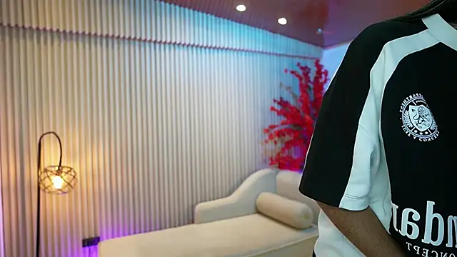 GiaNovak online show from October 1, 2025, 11:38 am