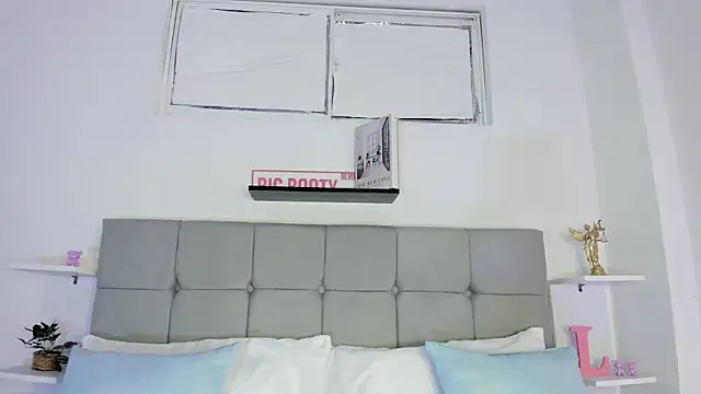 Sarahlopezz online show from October 7, 2025, 4:31 am