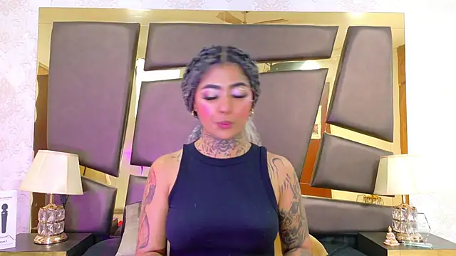 EmilieLake online show from February 7, 2026, 8:23 pm