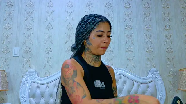 EmilieLake online show from February 11, 2026, 2:22 pm