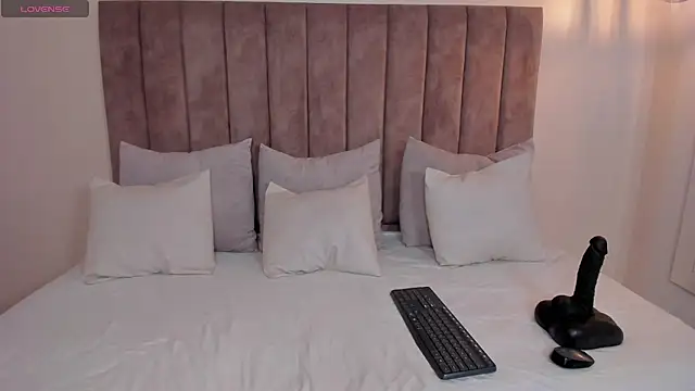 amber colliiins online show from October 14, 2025, 5:47 pm