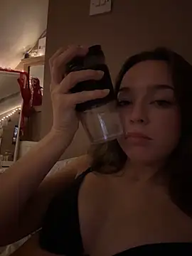 Snapshot of LillieOlive chatting on October 12, 2025, 9:36 pm LillieOlive online show from October 12, 2025, 9:36 pm