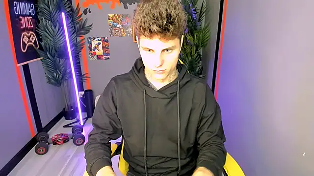 JackWolw online show from October 4, 2025, 3:43 pm