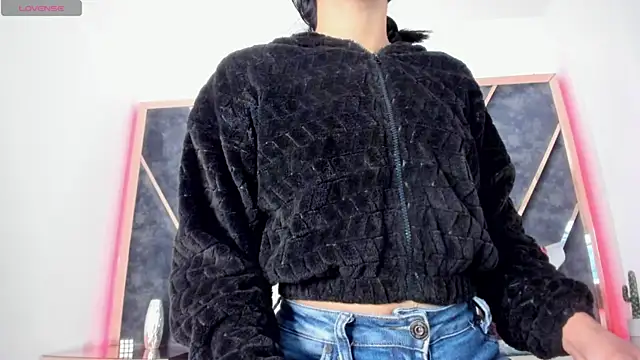 SusanaHenao online show from October 11, 2025, 3:21 pm