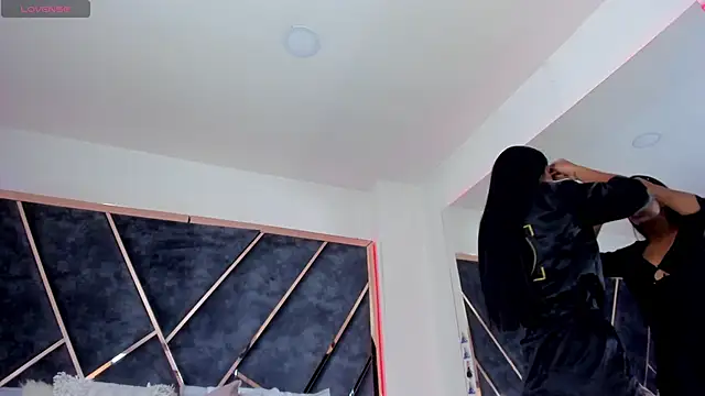 SusanaHenao online show from November 12, 2025, 5:35 pm