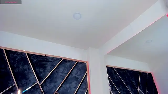 SusanaHenao online show from November 16, 2025, 5:07 pm