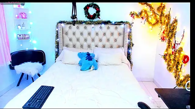 LenaStylesOA online show from December 21, 2025, 12:34 pm