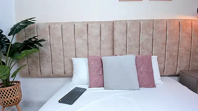 Karina Harris online show from October 9, 2025, 12:25 pm