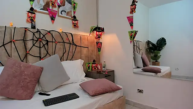 Karina Harris online show from October 27, 2025, 1:37 pm