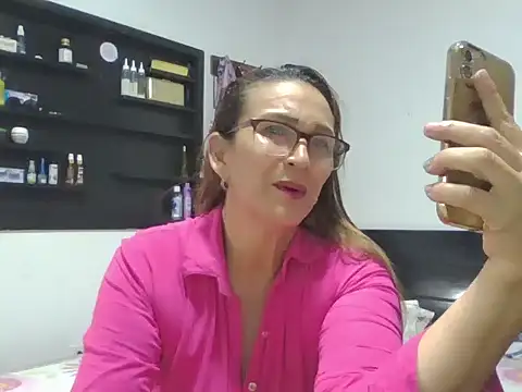 MiaVega online show from October 1, 2025, 2:56 pm