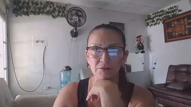 MiaVega online show from October 29, 2025, 3:25 pm