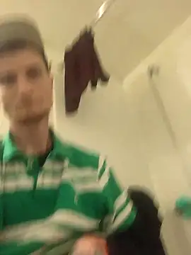 jizzyglizzy92 online show from March 26, 2026, 9:20 pm