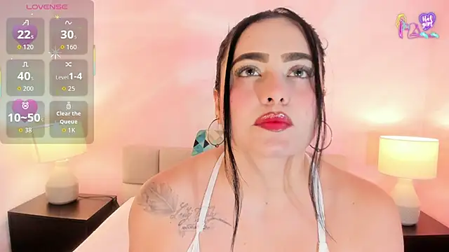 sofiiacarson online show from April 7, 2026, 7:36 pm