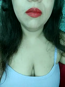 Snapshot of Hot-lino chatting on July 6, 2026, 5:26 am Hot-lino online show from July 6, 2026, 5:26 am