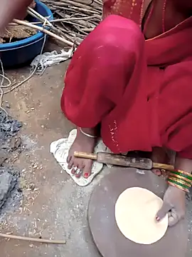 Snapshot of parmila203 chatting on November 4, 2025, 2:10 am parmila203 online show from November 4, 2025, 2:10 am